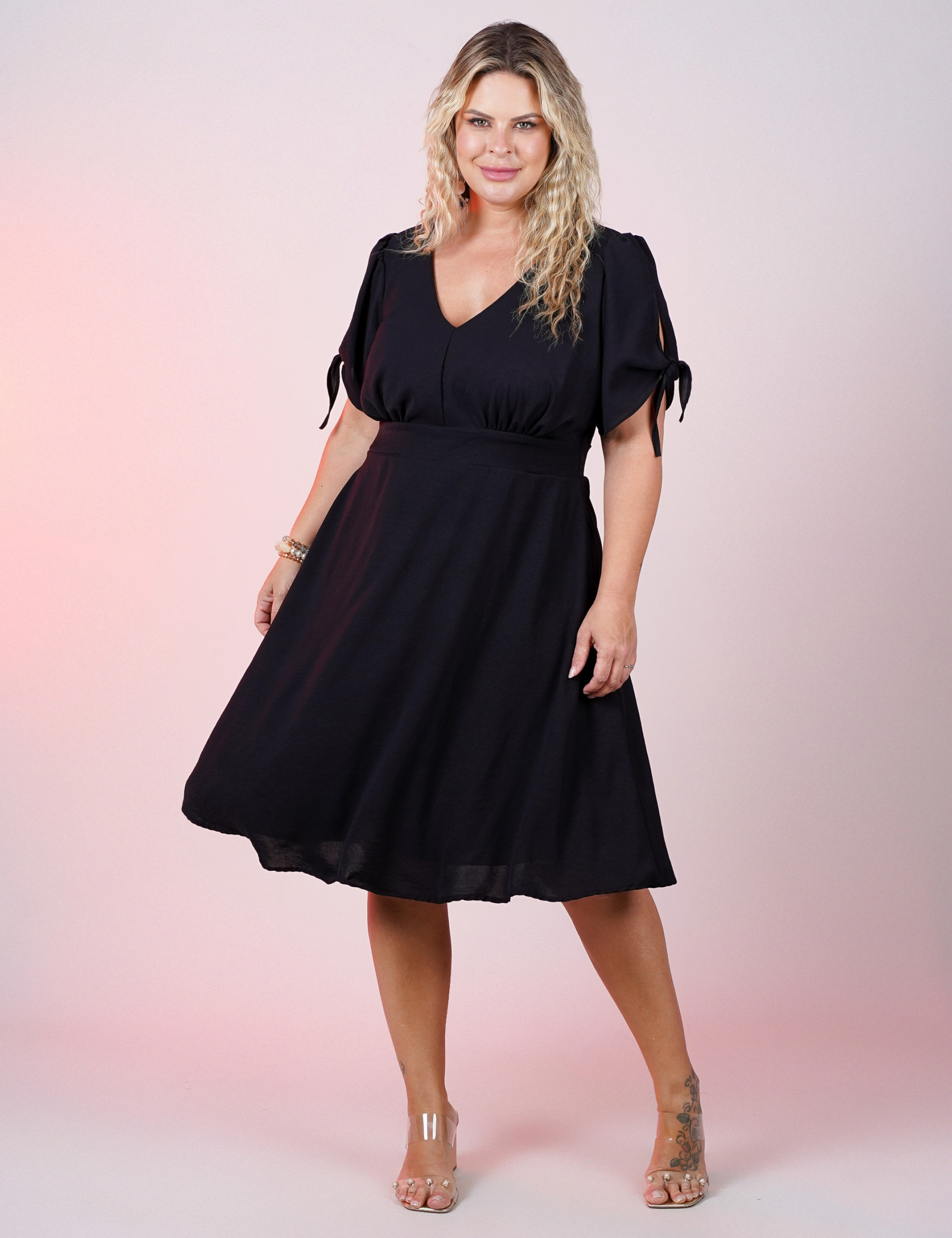 Vestido Curto Crepedunas Preto