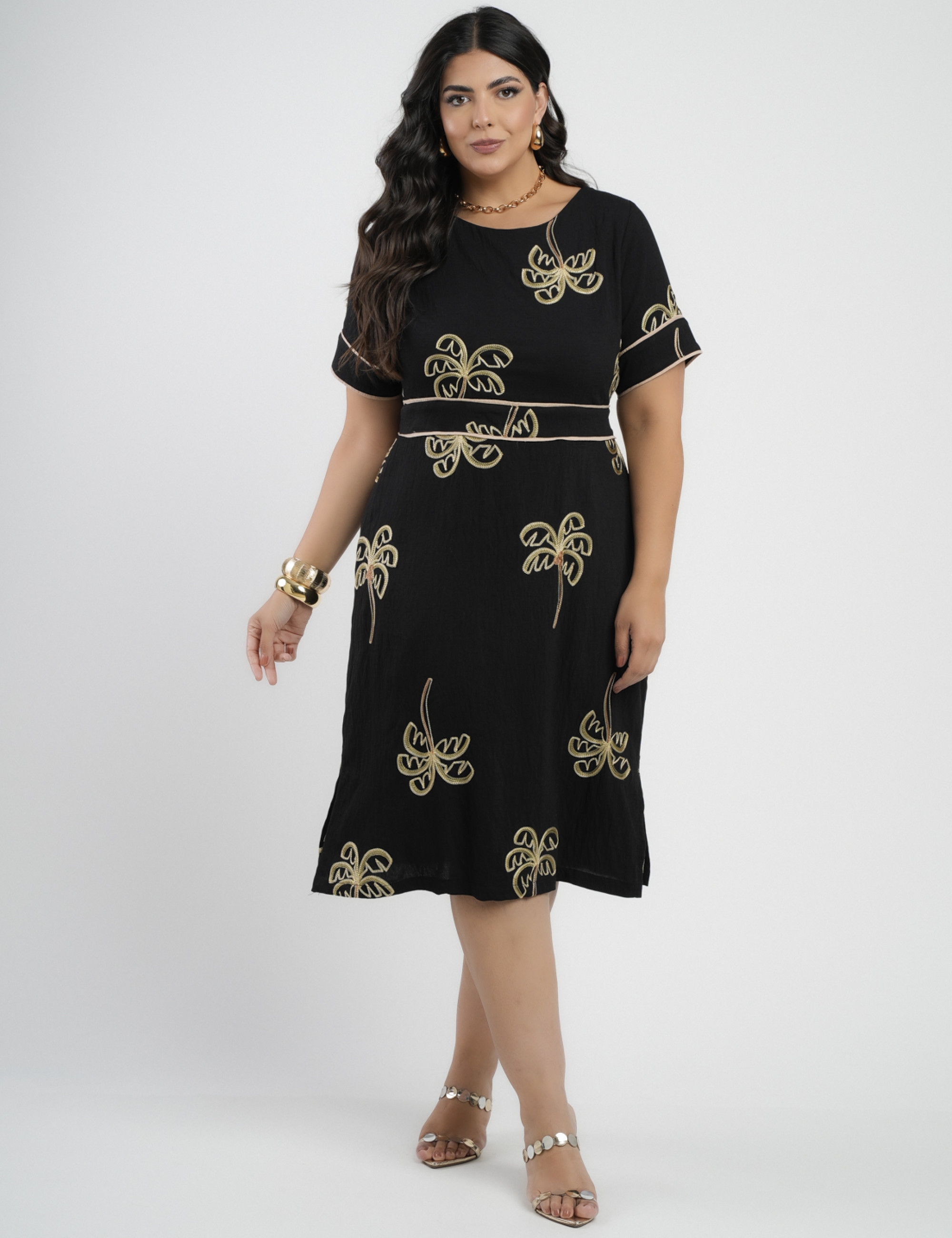 Vestido Midi Crepe Encorpado Bordado Preto