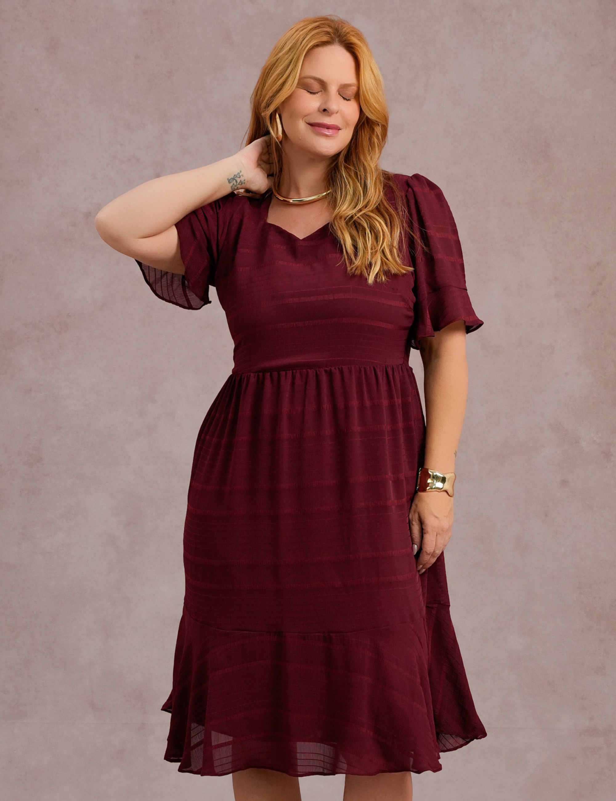 Vestido Curto Decote Princesa Vinho 