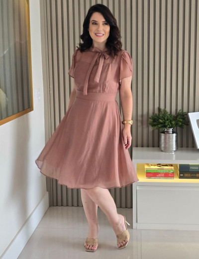 Vestido Midi Liocel Com Gola Amarração Marrom