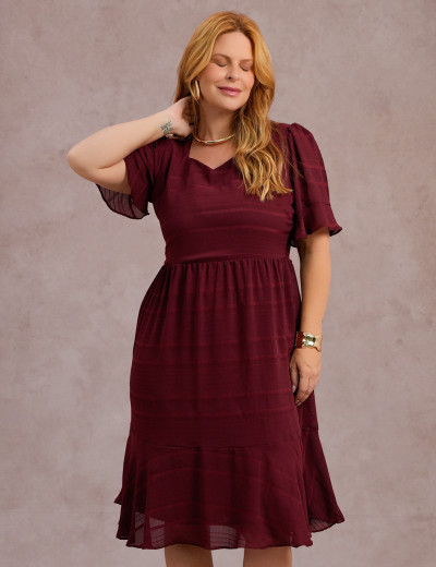 Vestido Curto Decote Princesa Vinho 