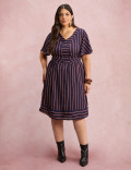 Vestido Midi Listrado Marinho
