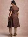 Vestido Midi Com bordado Marrom