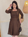 Vestido Midi Estampado Listrado Marrom