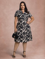 Vestido Midi Estampado Com Botões Na Pala Preto