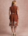Vestido Curto Bordado Marrom 