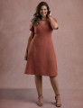 Vestido Midi Decote Princesa Com Botão Marrom 