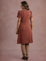 Vestido Midi Decote Princesa Com Botão Marrom 